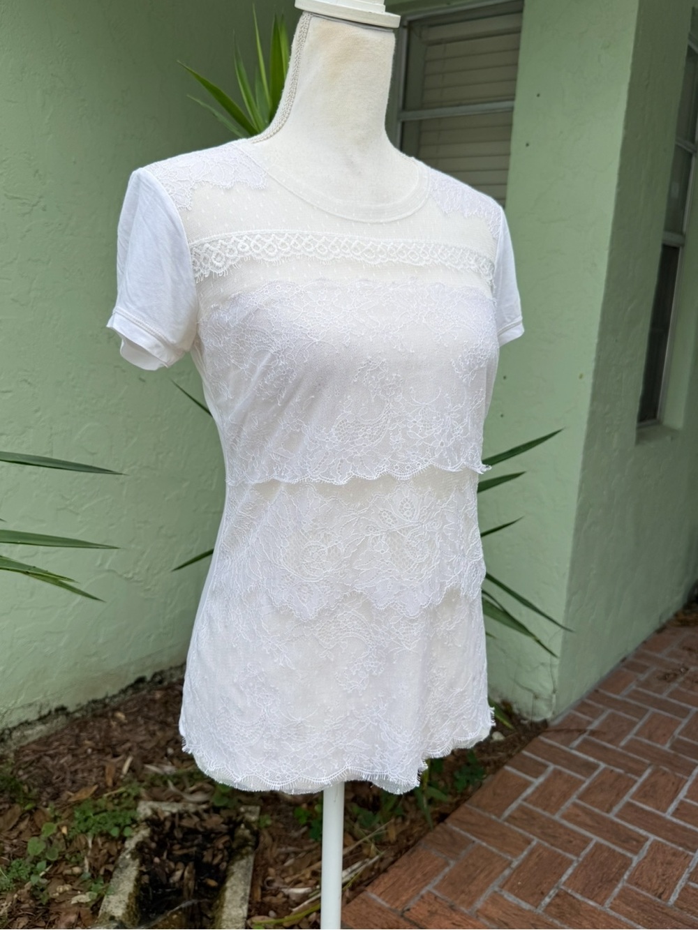 BCBG MaxAzria Cream Tiered Lace Overlay Tshirt Blouse
